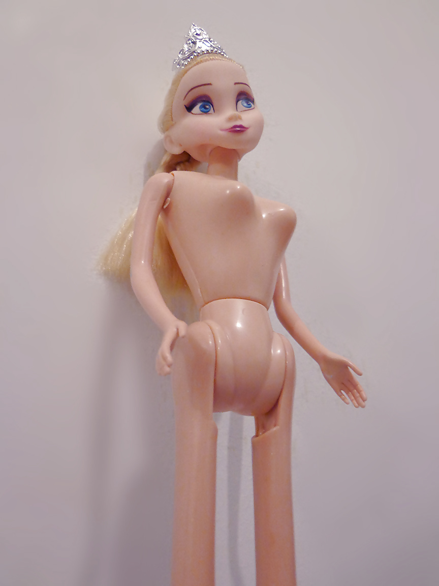 Gefrorene Puppe #28362313
