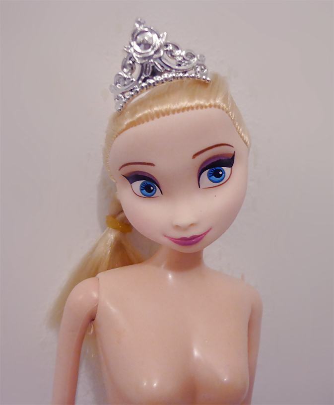 Frozen Doll #28362316