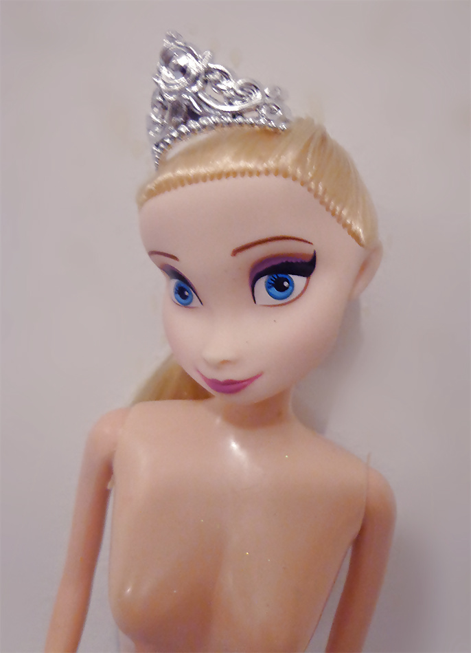 Frozen Doll #28362321