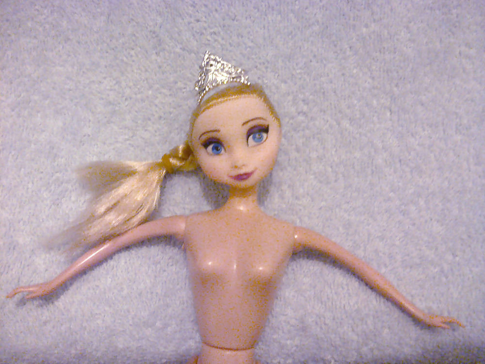 Frozen Doll #28362467