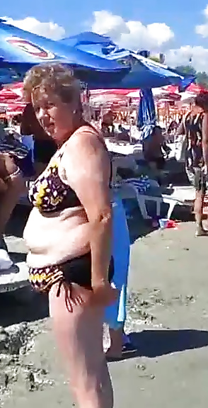 Spy sexy madura playa verano rumano
 #40554196