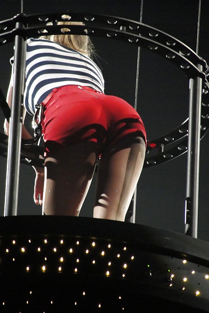 Taylor Swift #39998318