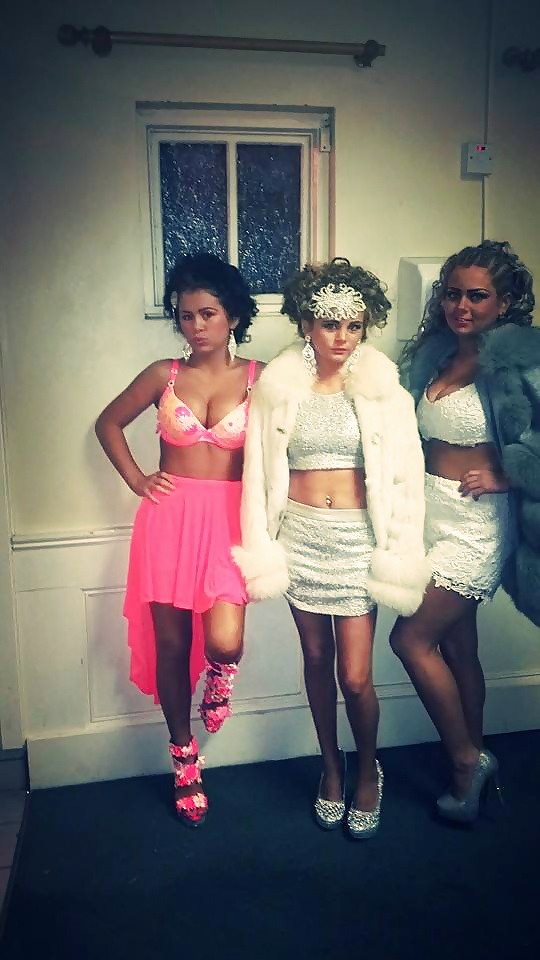 Cualquier excusa para vestirse como una zorra
 #40478472