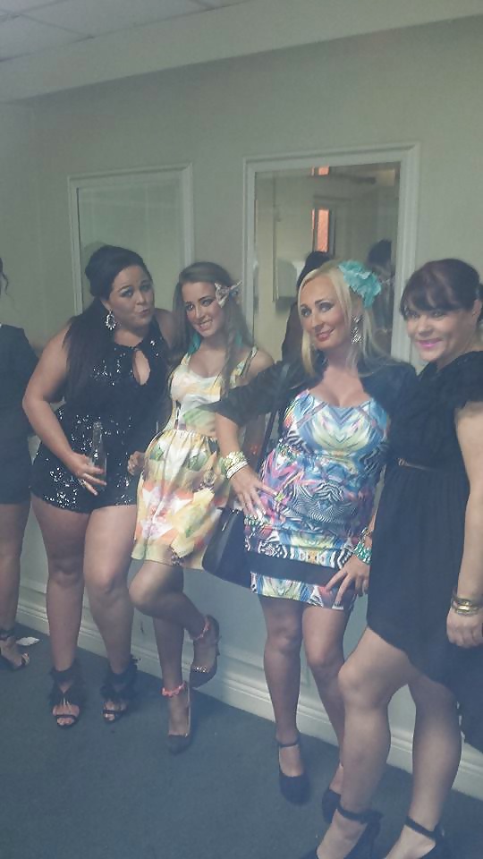 Cualquier excusa para vestirse como una zorra
 #40478484