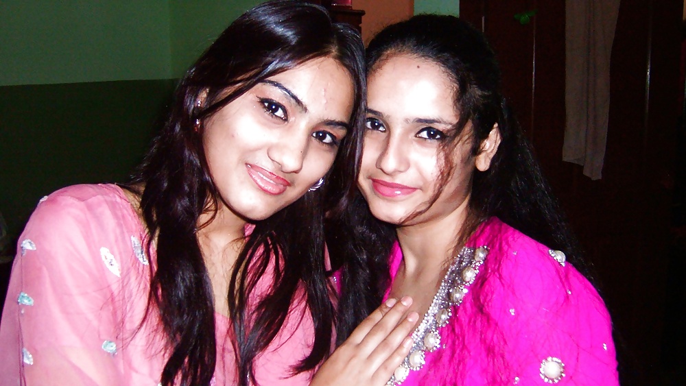 Due ragazze indiane sexy nude
 #38553848
