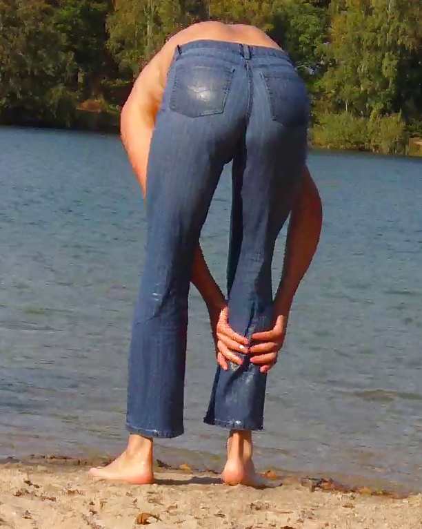 ジーンズを履いた私と私のバデイー 1
 #29685771