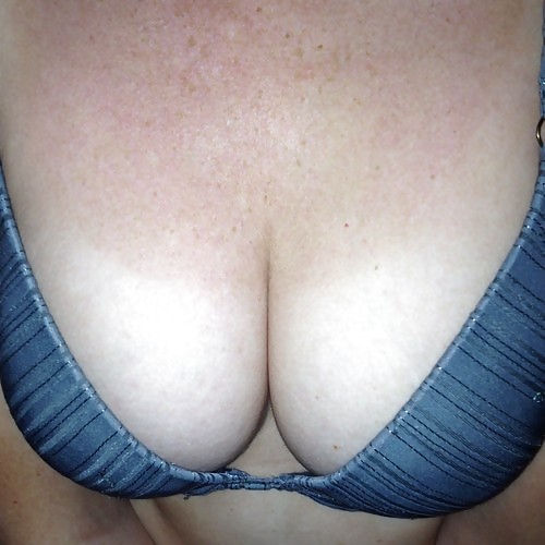 Frau Ihre Verkaufs-BH Auf Dem Netz #35512363