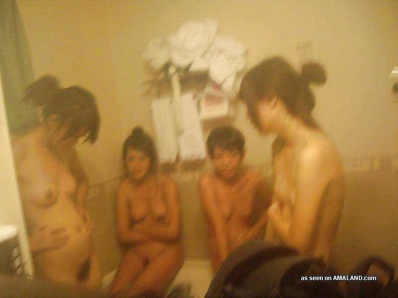 Asian teen girlfriends having a nude bath #29088403