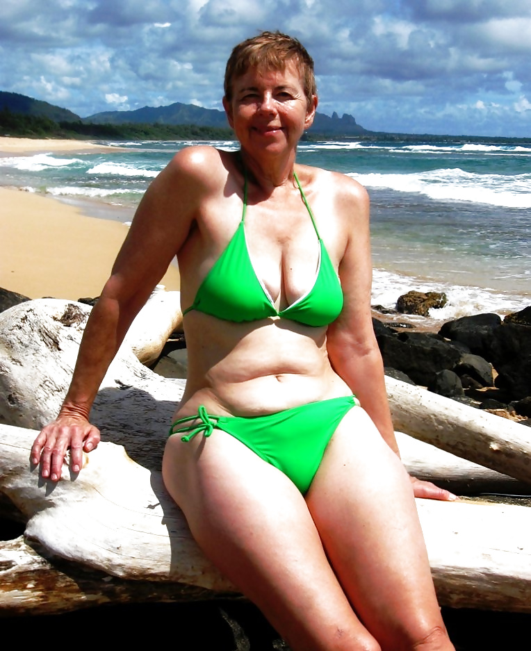 Mogli mature in bikini
 #37327874