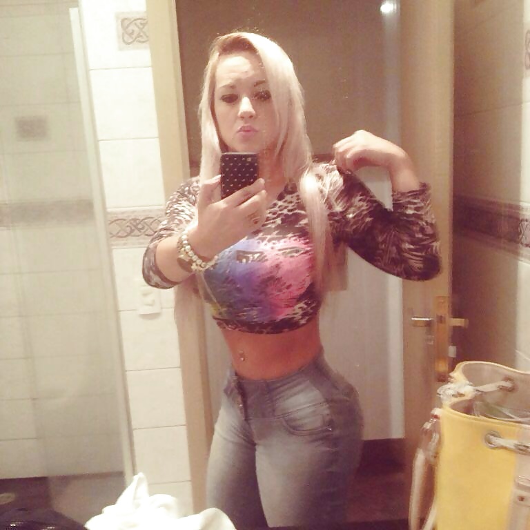 Rubia amateur de fitness
 #31143799