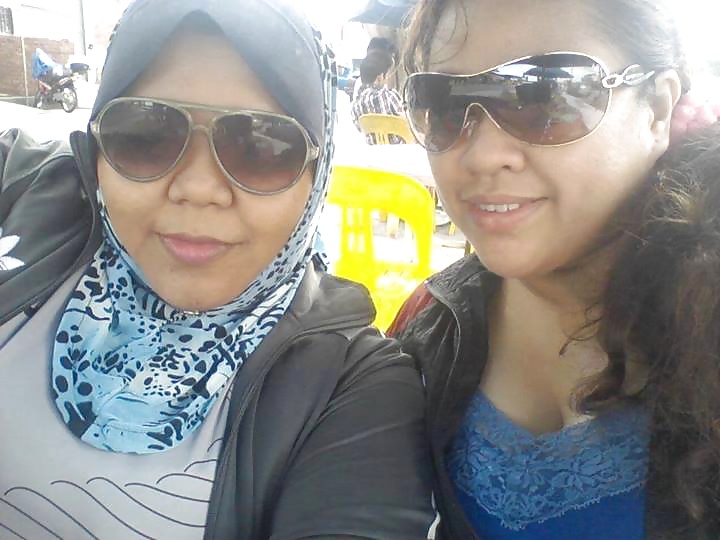 Keluar dengan kengkawan  #27868667