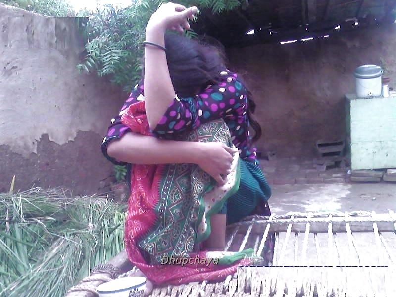 Momento del bagno della ragazza pakistana
 #35903076