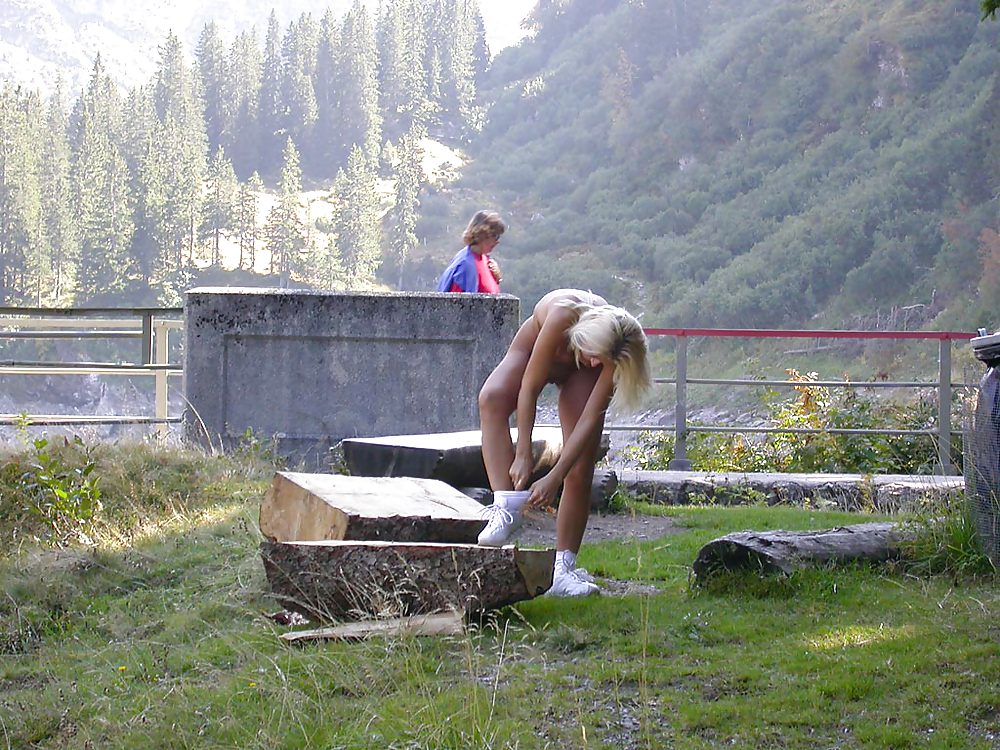 Fille Nudiste En Vacances, En Suisse Partie 2 - Nc #35223871