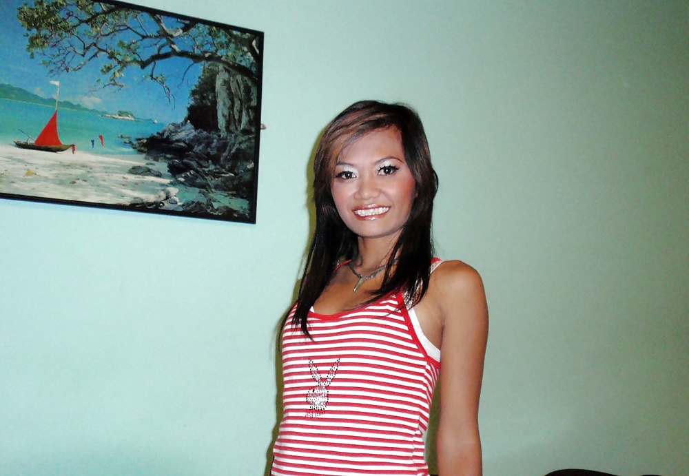 Noy, chica tailandesa de 22 años
 #28740230