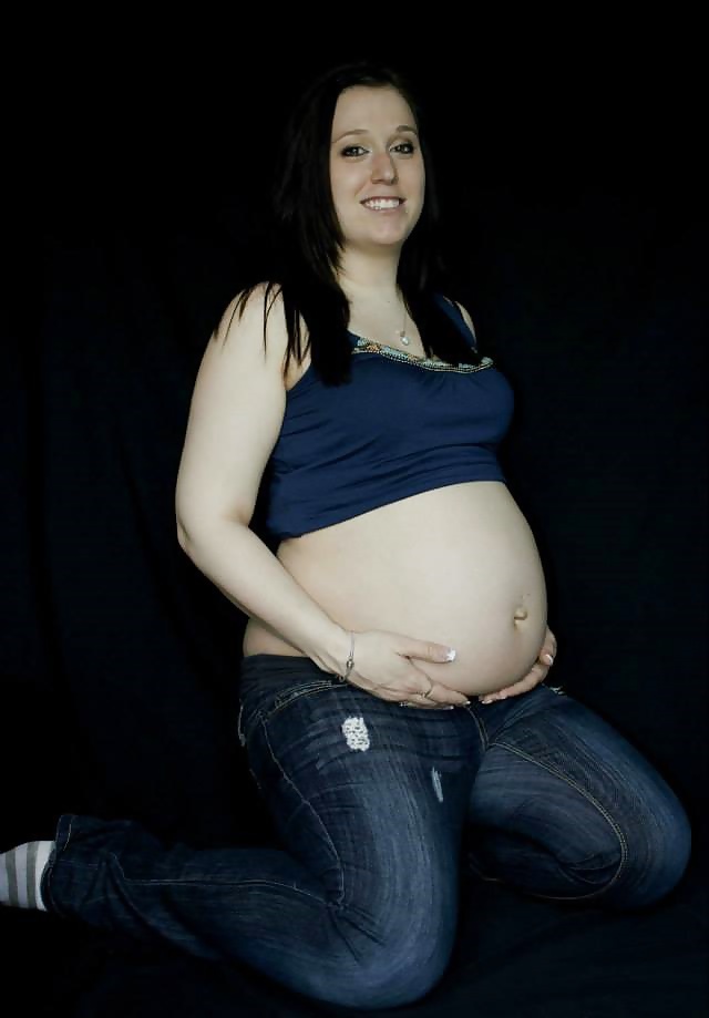 Emilie b enceinte - embarazada
 #32893676