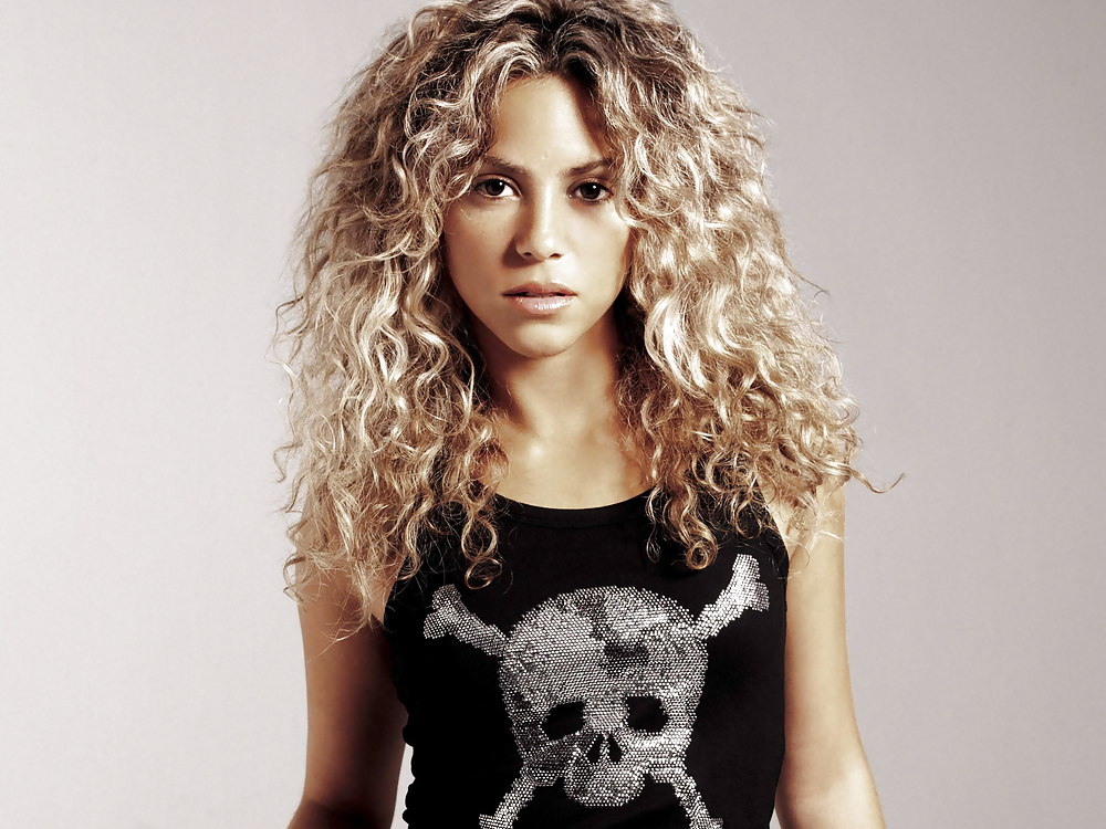 Shakira Ultimate (CCM) #28676948