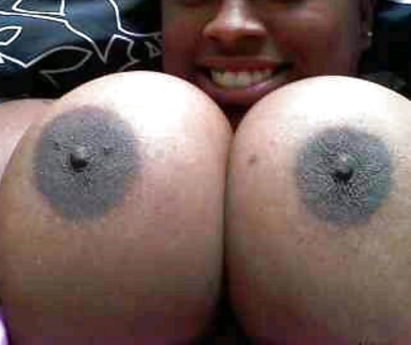 Areolas negras grandes parte 37
 #41015862