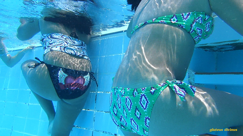 Bikinis españoles cándidos bajo el agua
 #34612334