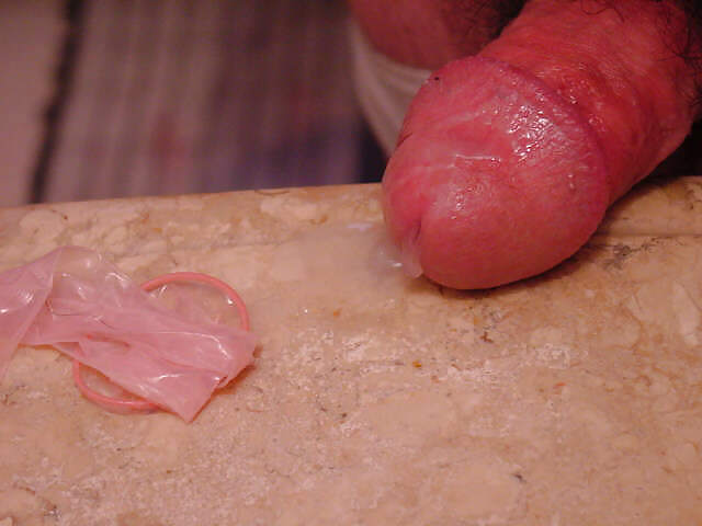 Brincando com preservativo - condom play
 #26529786