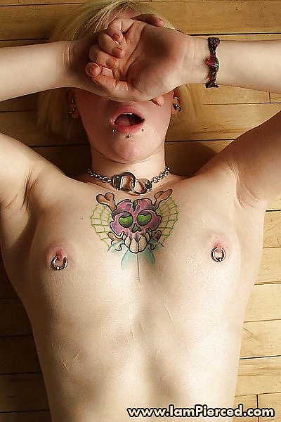 Donne con piercing 2
 #34035021