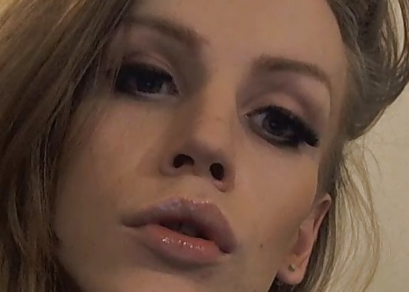 かわいいスキニーTガール
 #27818406