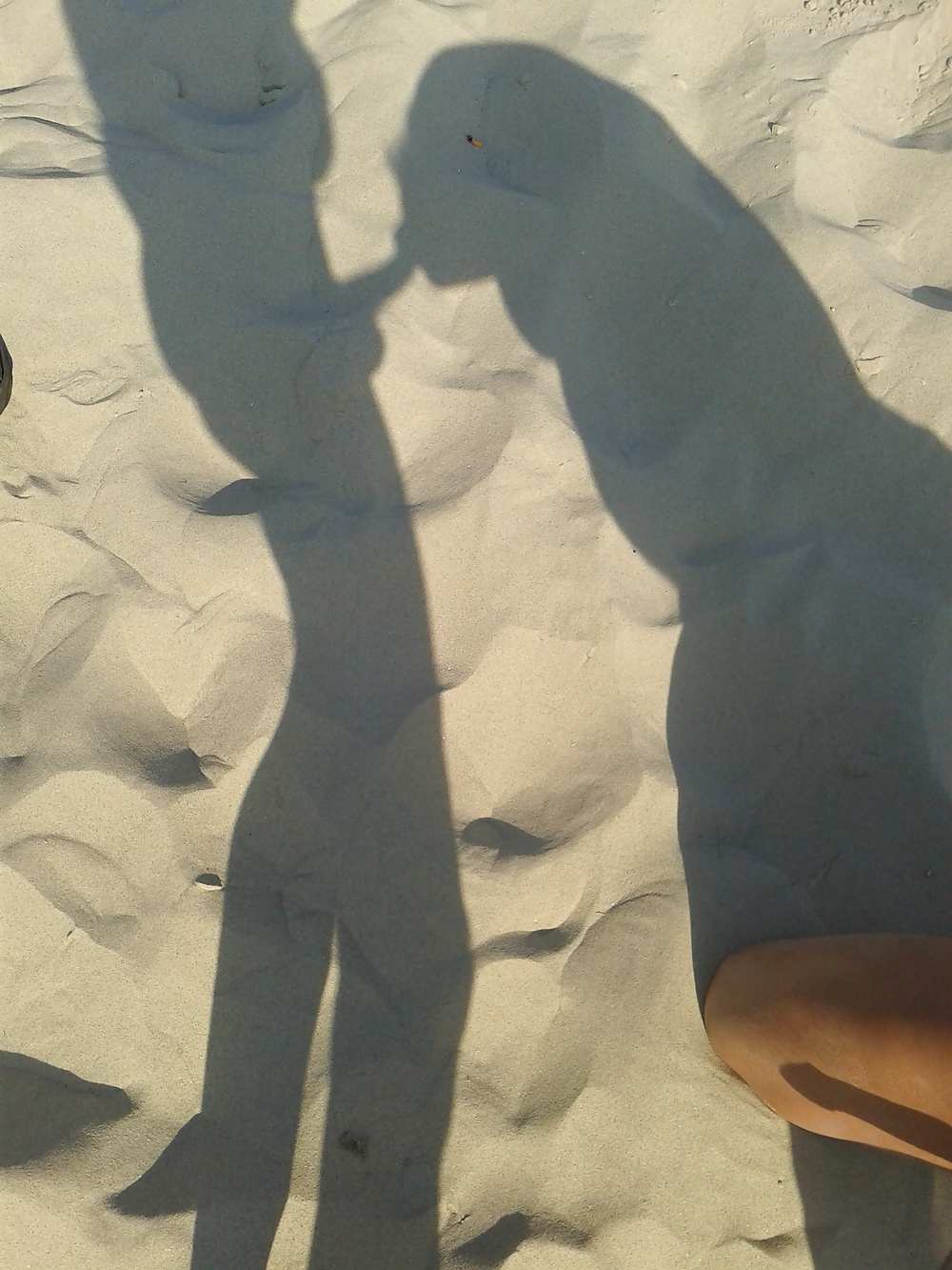 En la playa con un amigo
 #23244552