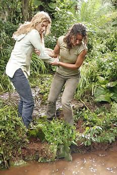 ELIZABETH MITCHELL&EVANGELINE LILLY #23108851