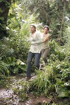 ELIZABETH MITCHELL&EVANGELINE LILLY #23108863