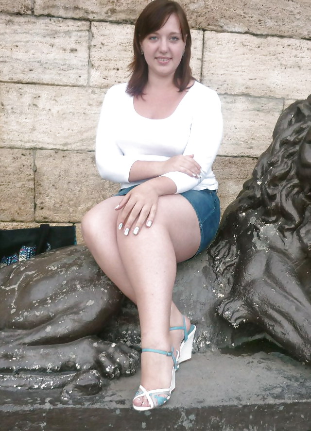 Full thighs in the mini 8 #23657609