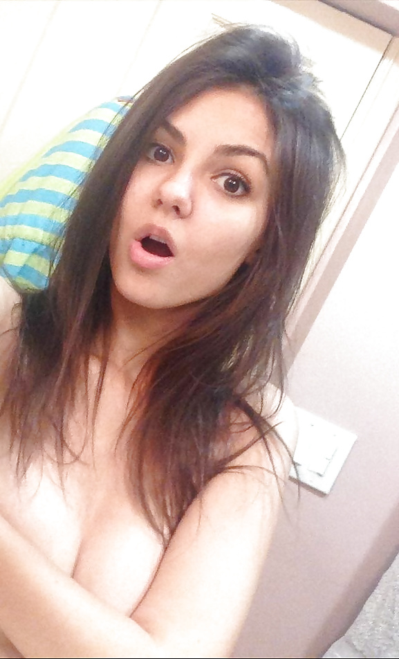 Victoria Justice nude photos leaked (iCloud hack) #28843293