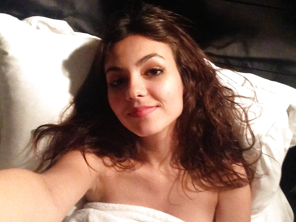 Victoria Justice nude photos leaked (iCloud hack) #28843299