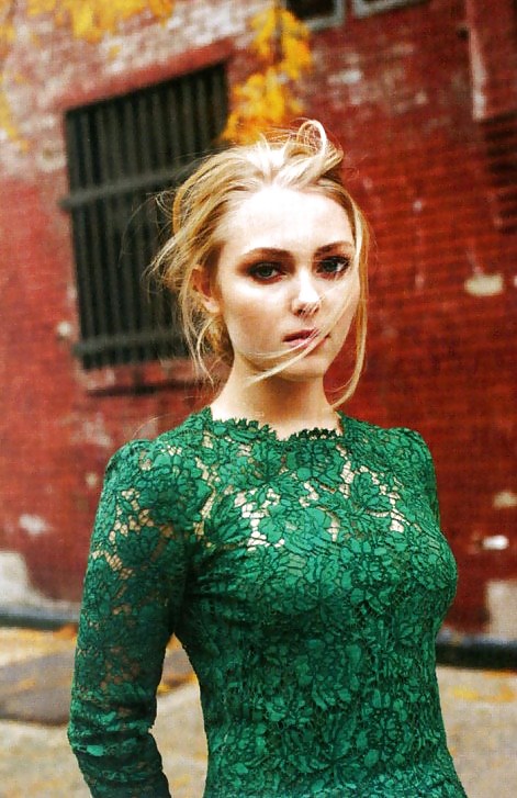 Annasophia robb vs. dakota fanning
 #23397908