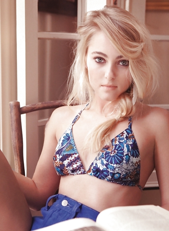 AnnaSophia Robb Vs. Dakota éventant #23397936