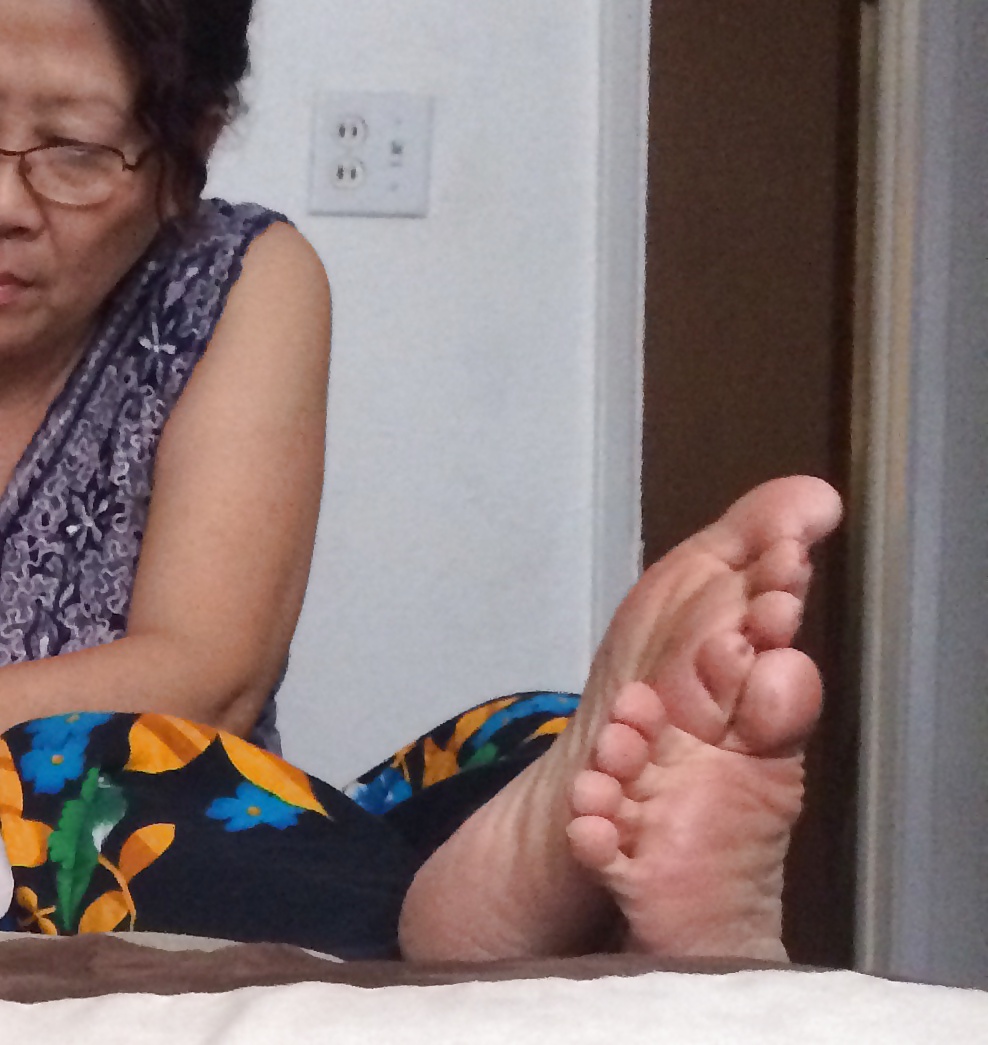 アジアのおばあちゃんのセクシーな靴底 
 #29195559