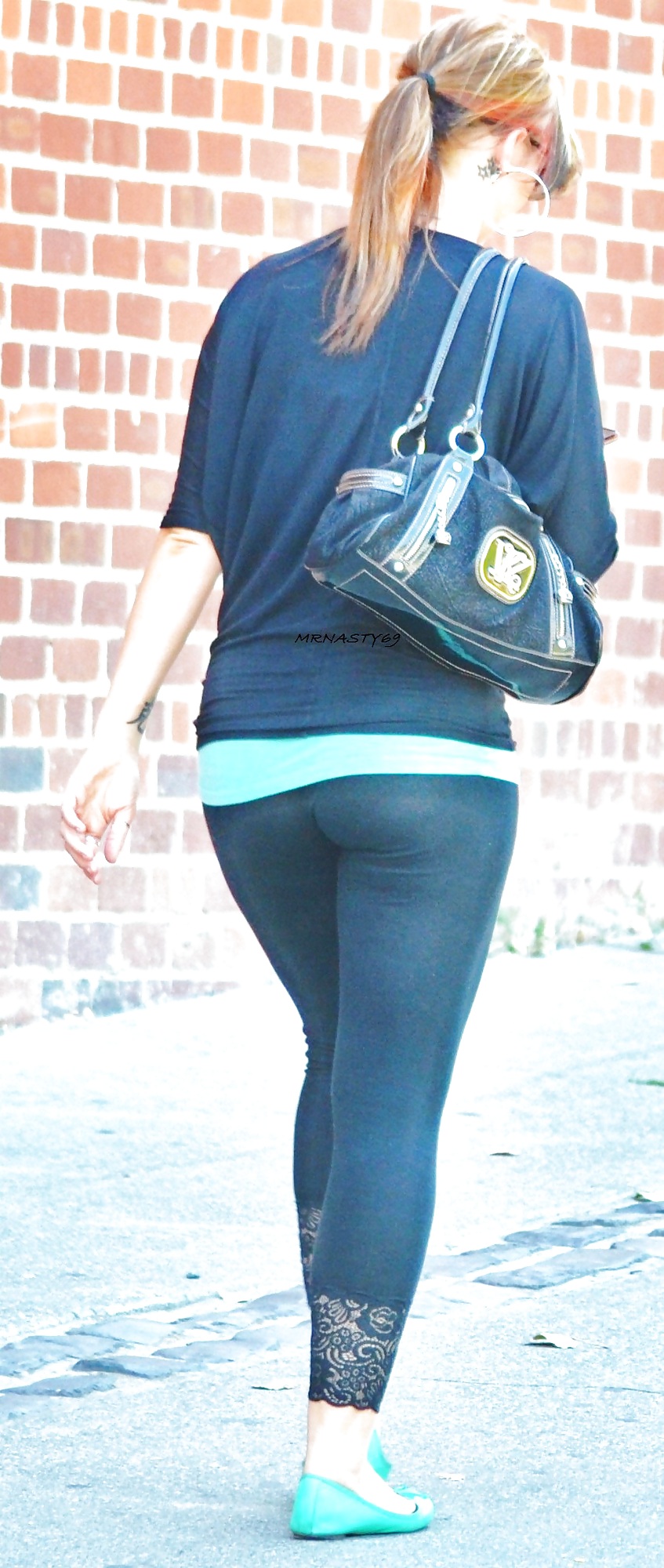 Hot Asses In Tight Leggings Sexy Candids #23488098