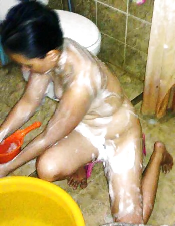 Intip tetangga mandi #27880664