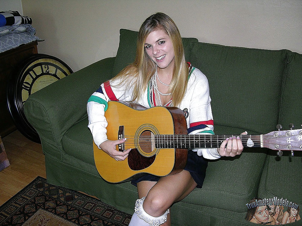 Blonde Gitarre Babe Kendra Lynn #32598869