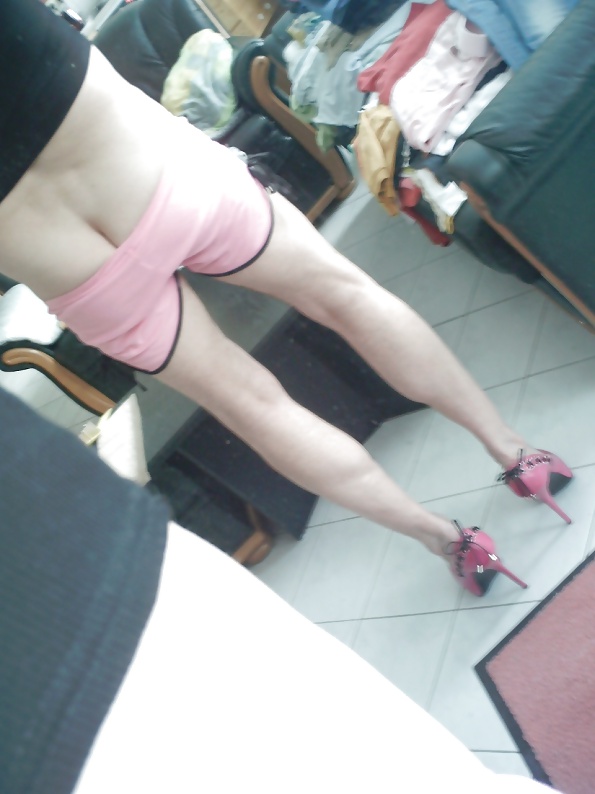 ピンクのドレスを着た女性
 #38937344