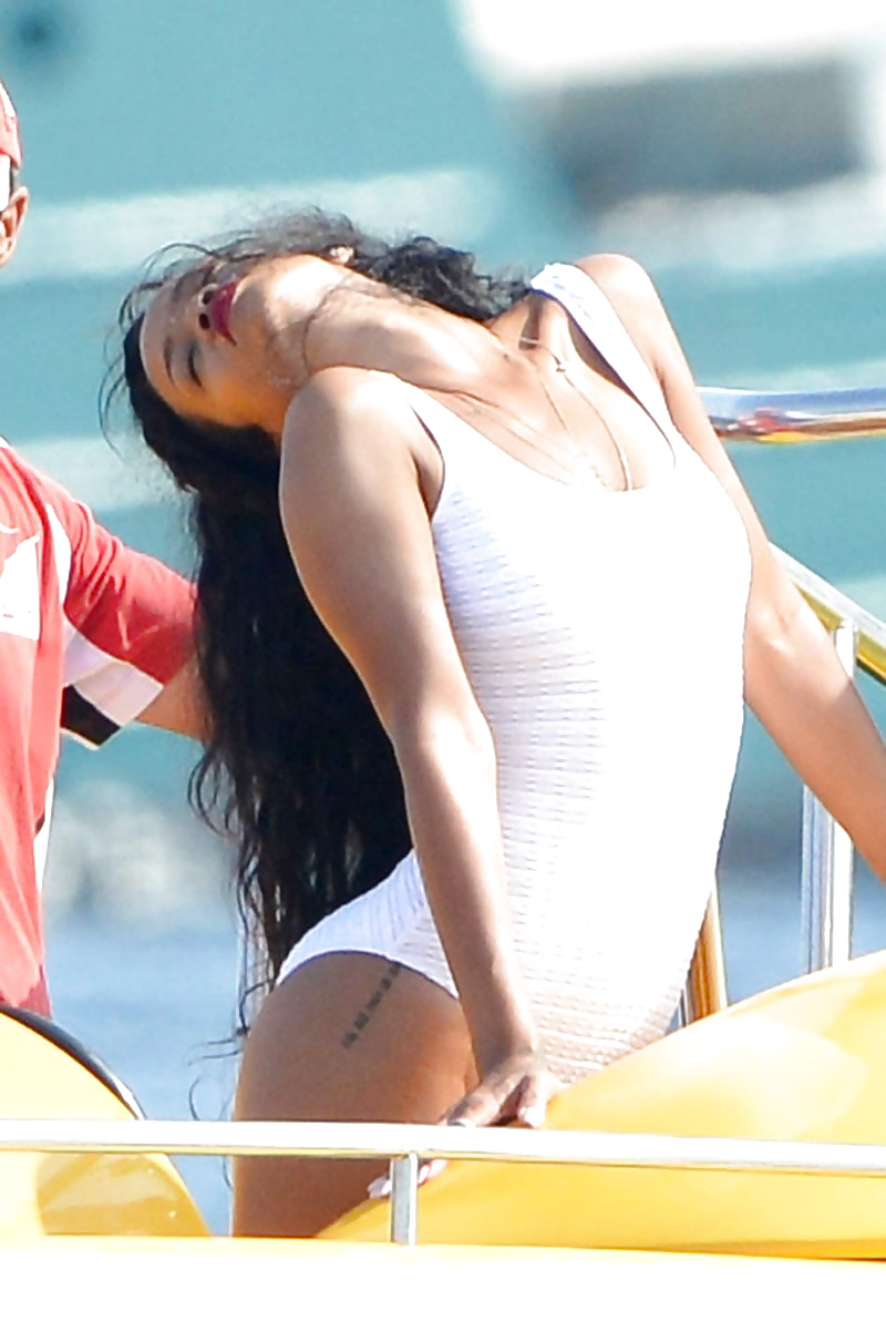 Rihanna - Big Bouncy ass in Bikini #40106176