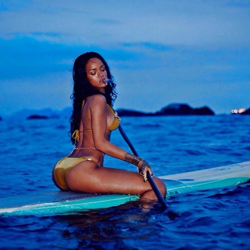 Rihanna - Big Bouncy ass in Bikini #40106453