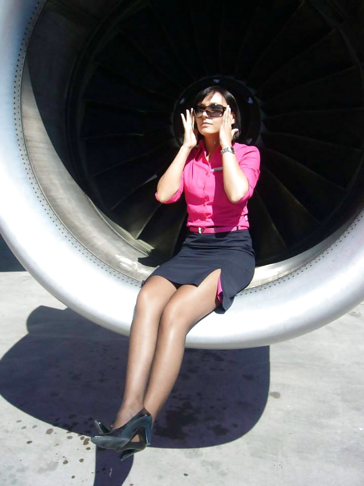 Azafata y airhostess en nylons
 #32758772