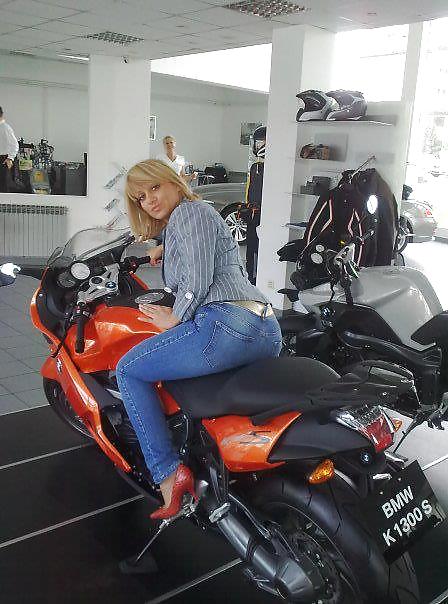 40歳以上の男性
 #23136661