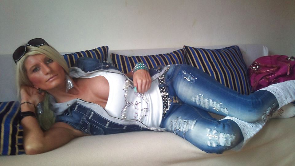 40歳以上の男性
 #23136731