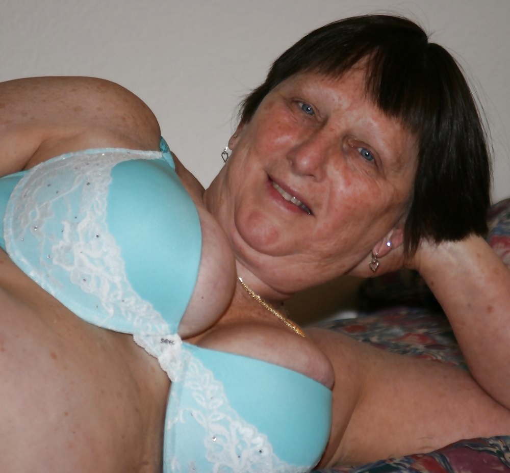 beautiful mature woman showing her body #26092401