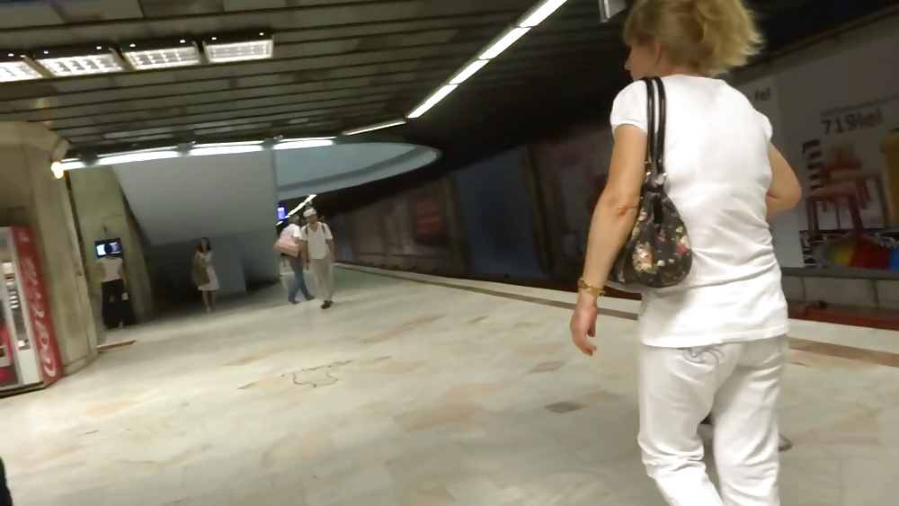 Spion Reifen Straße, U-Bahn, Bus Rumänisch #26809917
