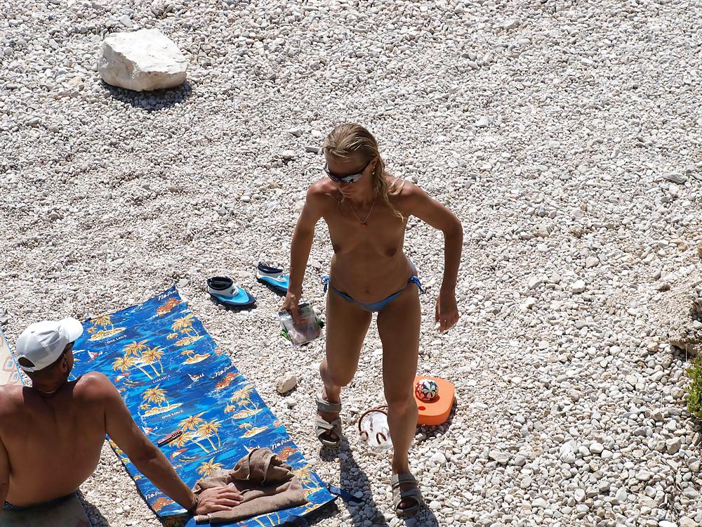 Amatrice a la plage voyeur
 #36068212