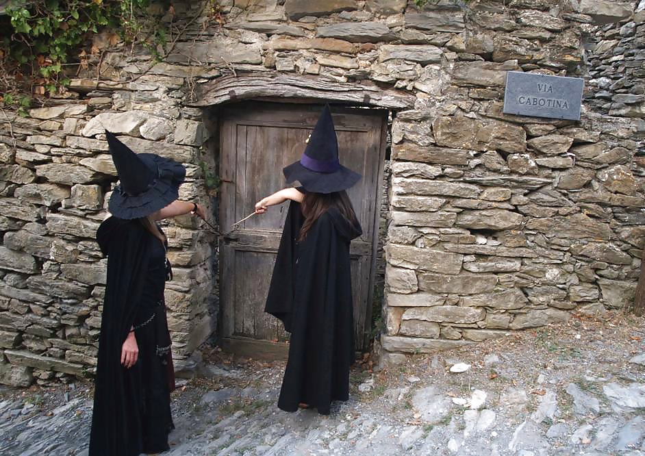 Brujas y caballeros
 #35160885