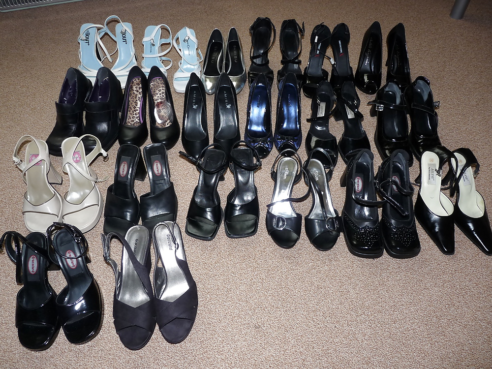 Moglie collezione di scarpe 1
 #36735276
