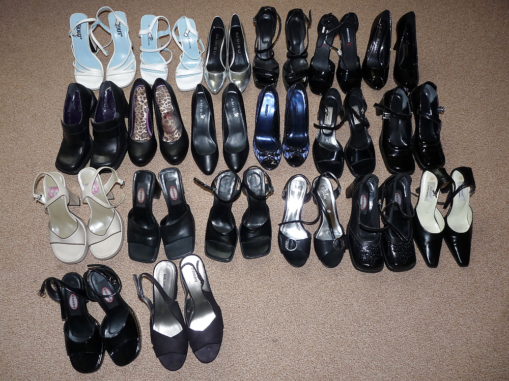Moglie collezione di scarpe 1
 #36735280
