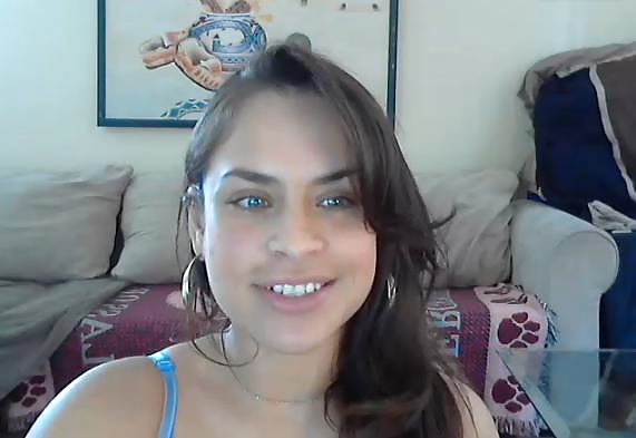 Latina calda che mostra in webcam
 #25417134